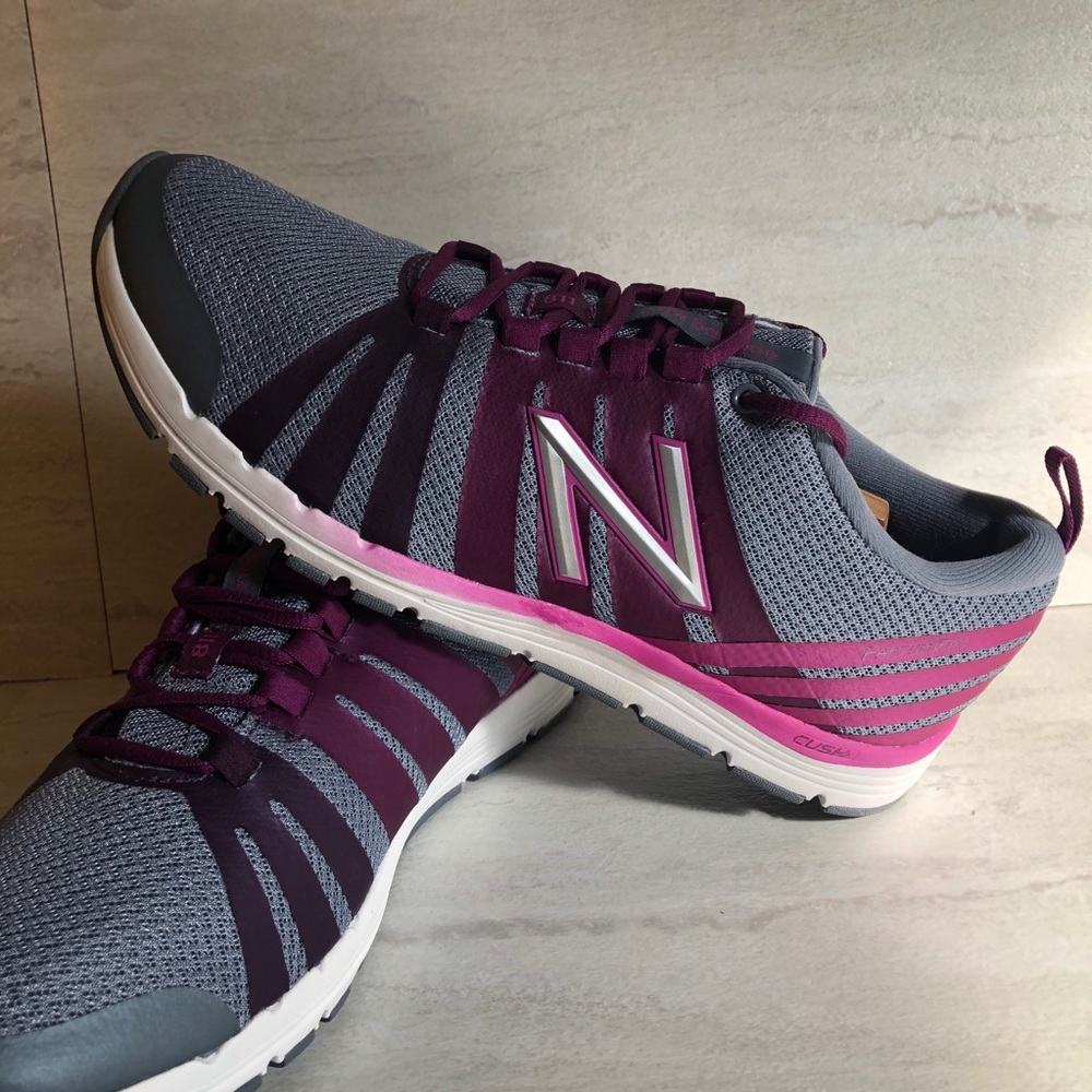 New Balance Fantom Tape Women SZ 8 Running Shoes